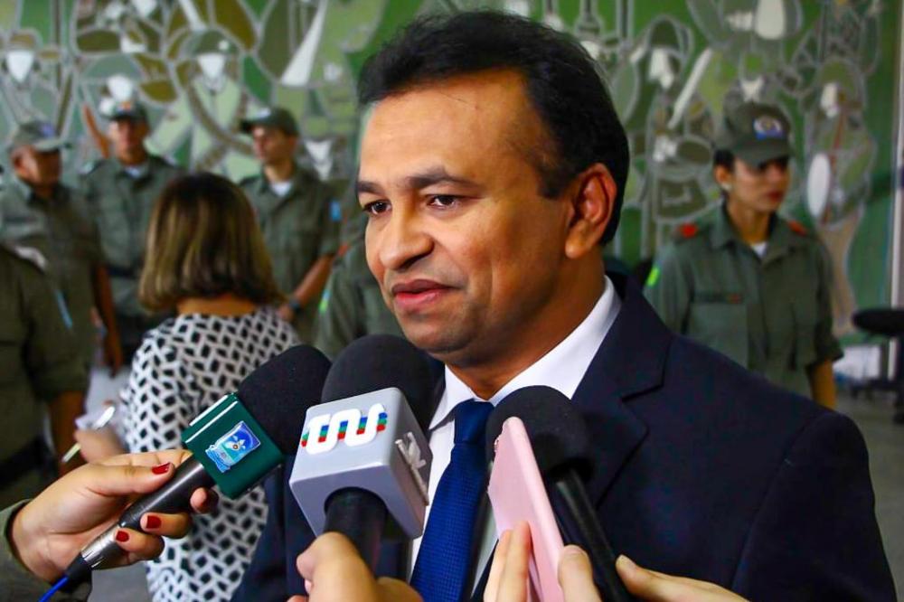 Fábio Abreu critica Firmino e diz que prefeito 'está fora da linha'