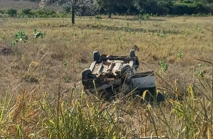 Homem capota veículo e fica gravemente ferido na BR-315, em Santa Luz