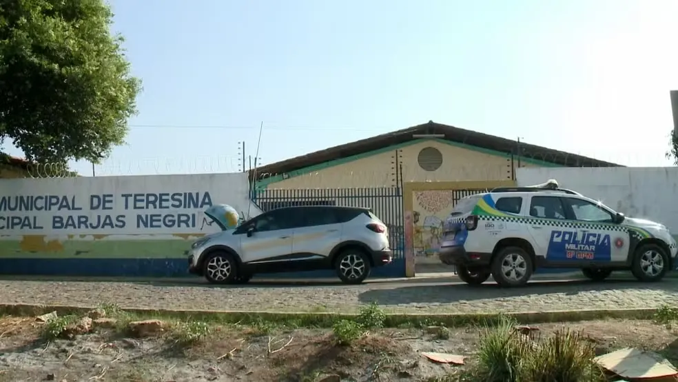 Tiros ouvidos durante chegada de alunos à escola causa alvoroço em Teresina — Foto: TV Clube