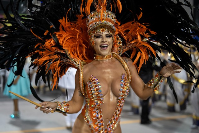 Ana Paula Minerato após desfile: 'Eu pulo muito e as coisas vão saindo'