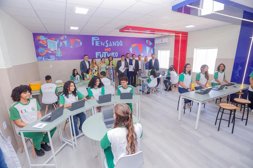 Rafael Fonteles entrega reforma do Ceti Duque de Caxias em Teresina