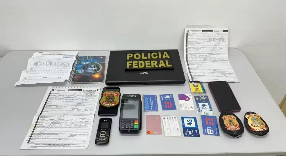 PF deflagra operação contra esquema que clonava celular de clientes falecidos da Caixa para obter cartões de crédito em Teresina — Foto: Divulgação/PF