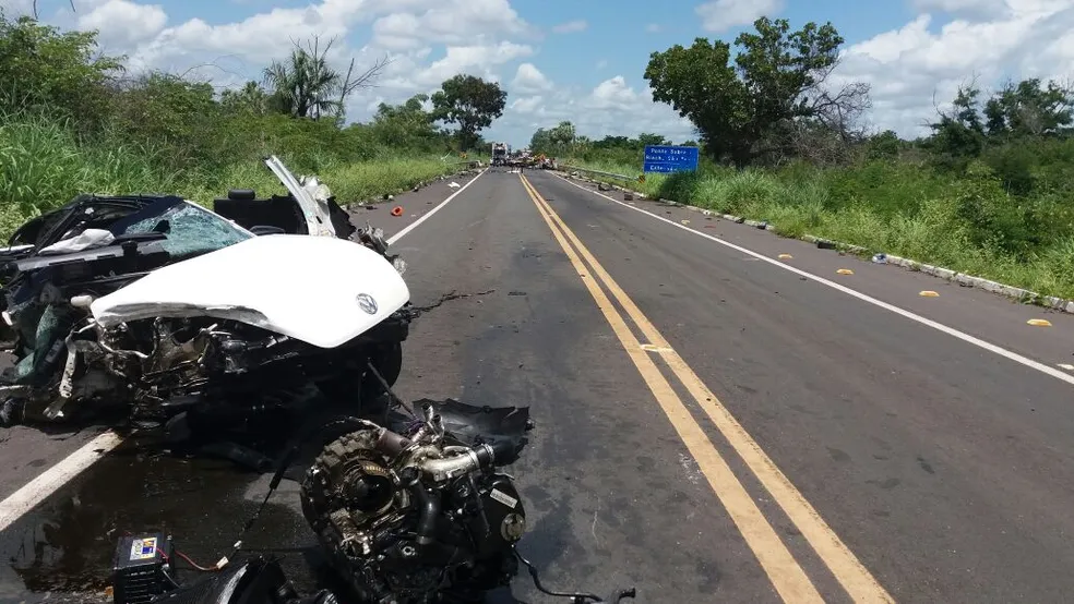 Veículo de luxo ficou completamente destruído após colisão entre Campo Maior e Altos. — Foto: Divulgação/ PRF