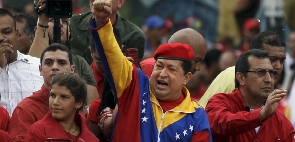 Convocar as massas contra instituições é uma tática chavista 