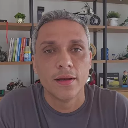 Gustavo Gayer (PL-GO) foi alvo de mandados de busca da PF; operação mira associação criminosa suspeita de desvios de dinheiro de cota parlamentar | Imagem: Reprodução/Instagram @gusgayer