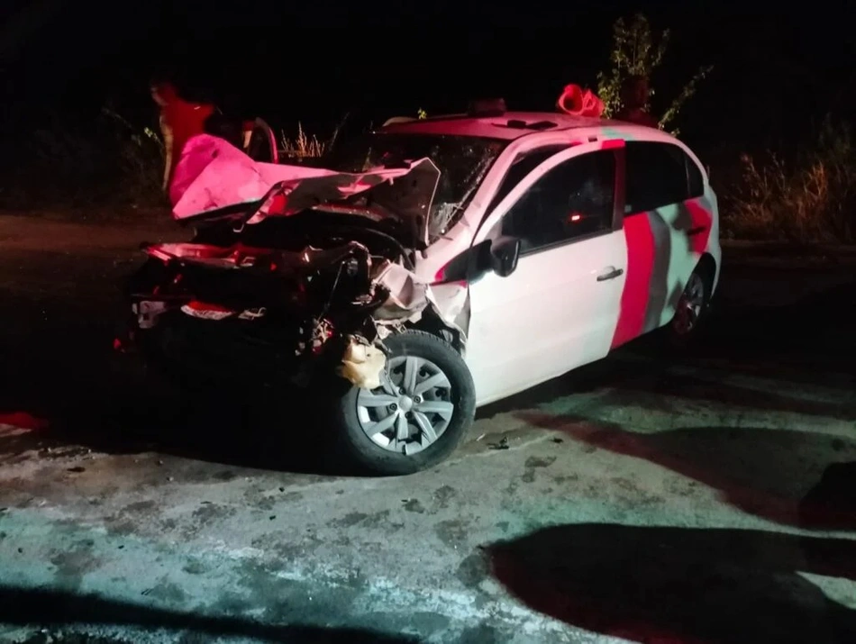 Acidente entre carro e van deixa 4 pessoas feridas na PI 459