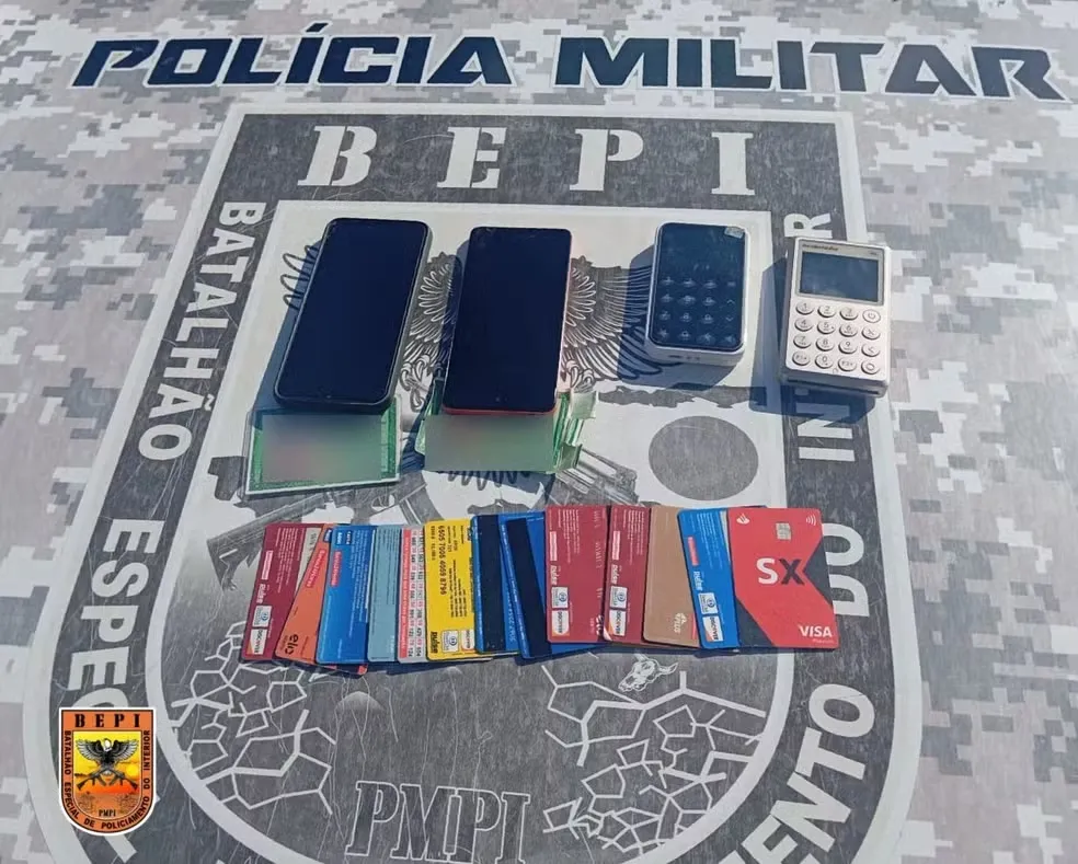 Suspeitos de aplicar golpes em clientes de agência bancária em PE — Foto: Divulgação/PMPI