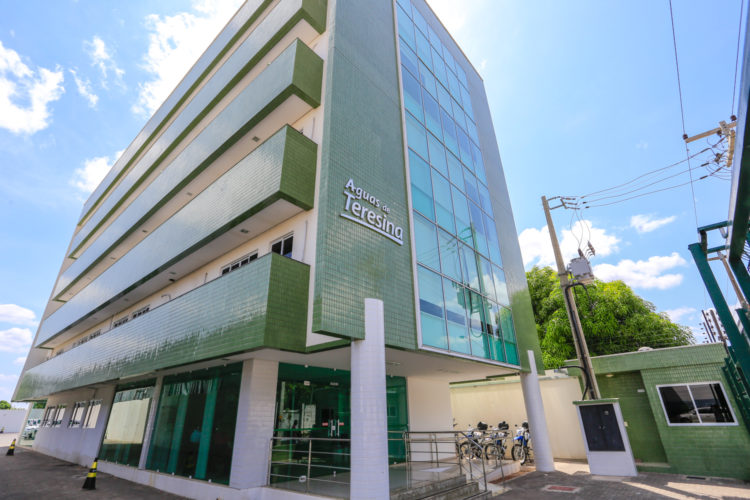 Águas de Teresina massacra usuários na capital; Água falta diariamente