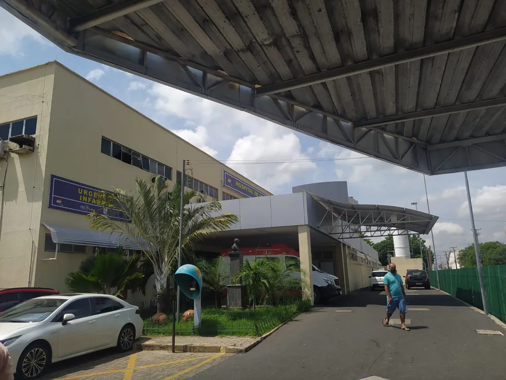 O idoso ainda foi levado para Hospital de Urgência de Teresina (HUT), mas não resistiu aos ferimentos — Foto: Ilanna Serena