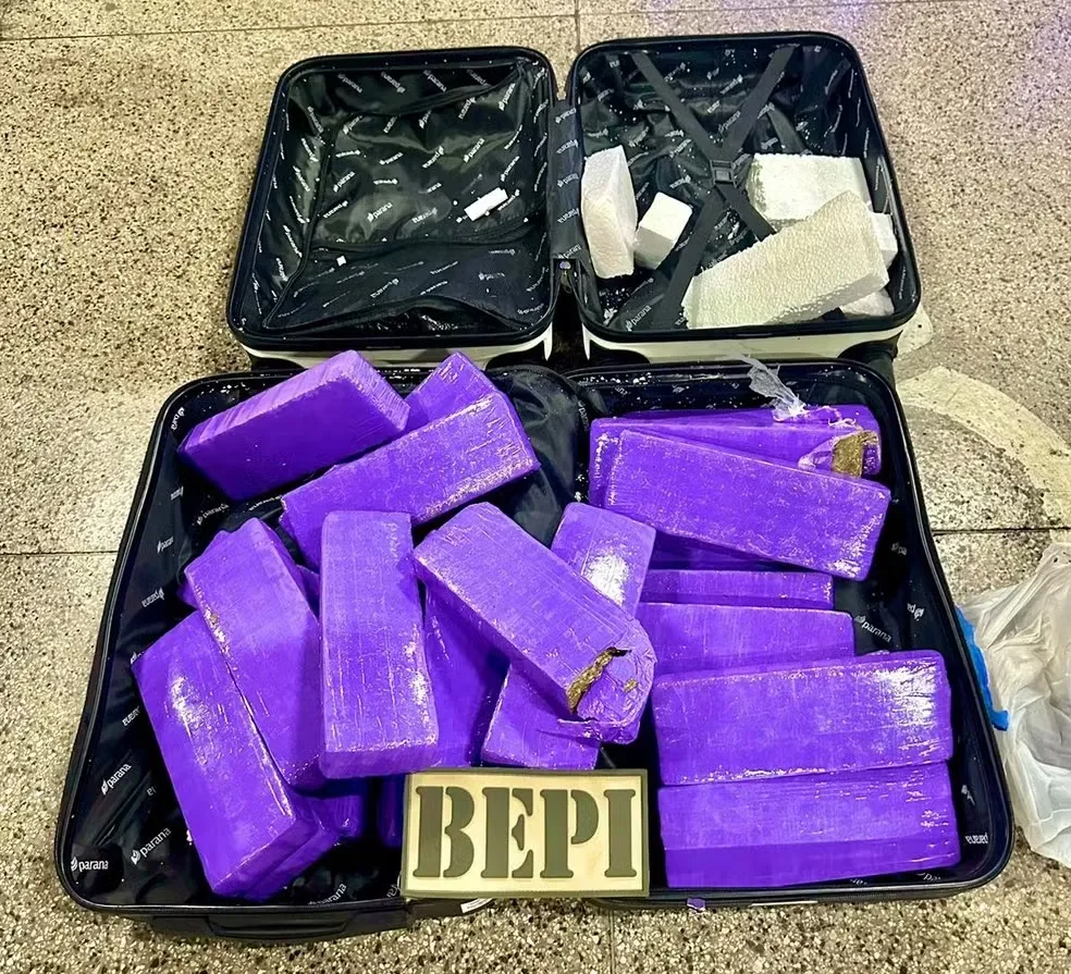 Homem é preso com 24 tabletes de ‘supermaconha’ na Rodoviária de Teresina — Foto: Divulgação/PMPI