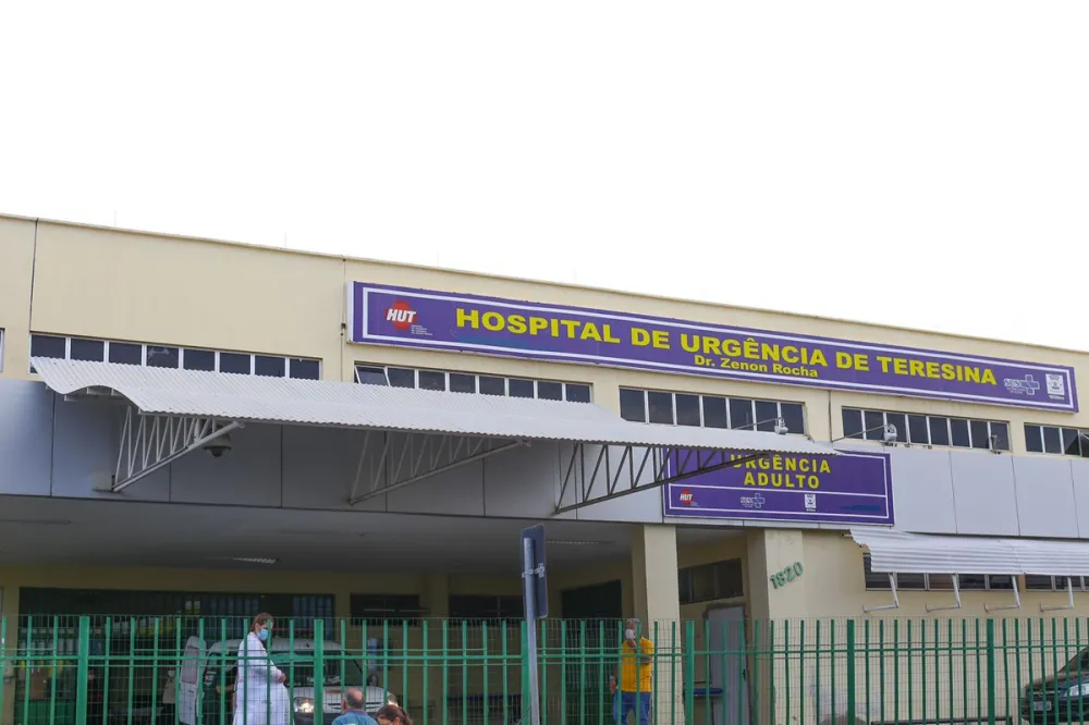 Estudante baleado no Colégio CPI está com projétil alojado na coluna cervical