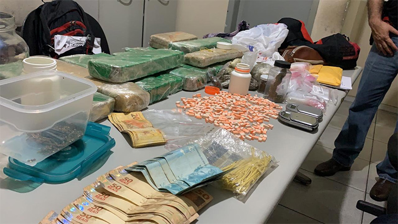 Estudante de engenharia é preso com mais de 400 comprimidos ecstasy