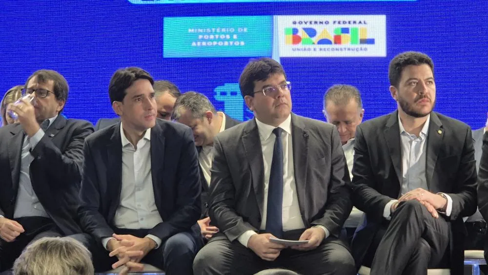 Ministro e governador inauguram obra de reforma do aeroporto de Teresina