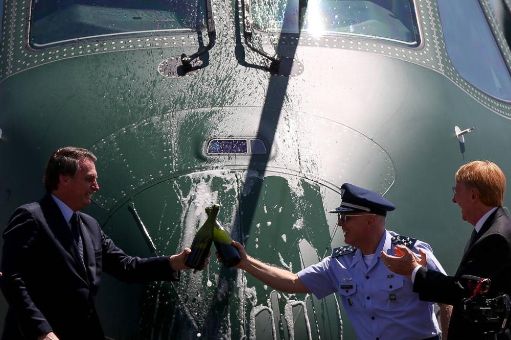 Bolsonaro privilegia gastos com militares no primeiro ano de governo