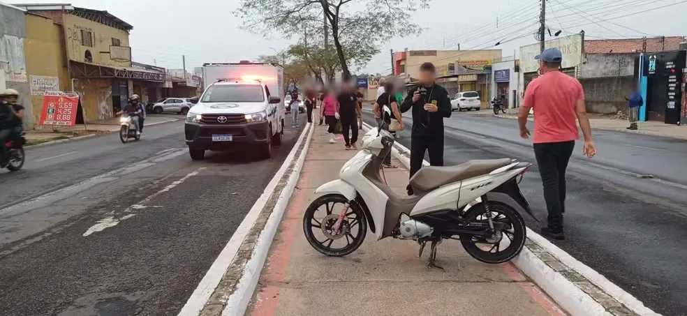 Homem morre em acidente de moto na Avenida Miguel Rosa, em Teresina — Foto: Edivaldo Cardoso