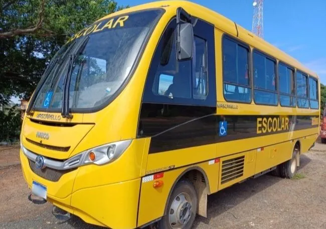Ônibus escolar apreendido pela PRF (Foto: divulgação/PRF)