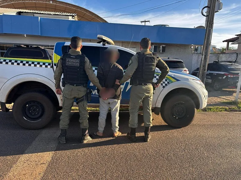 O suspeito foi preso pela polícia militar.