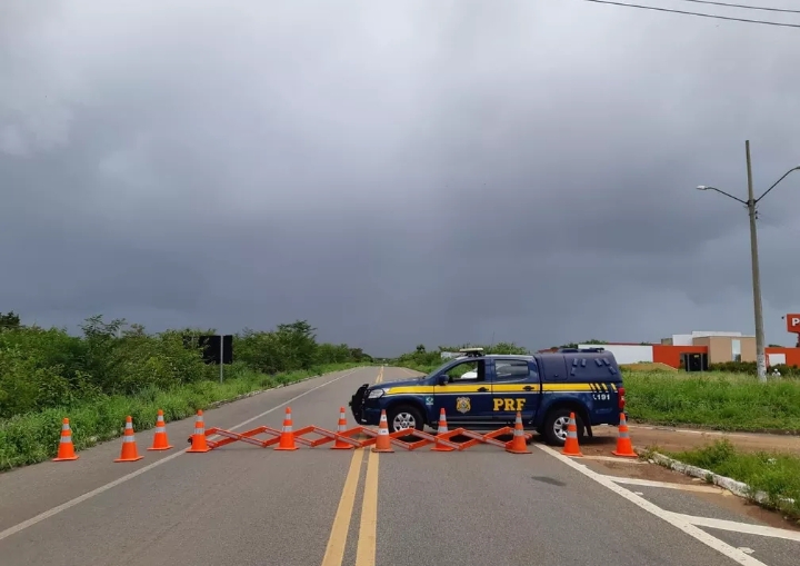 BR-343 é liberada após obra em trecho com crateras abertas durante forte chuva