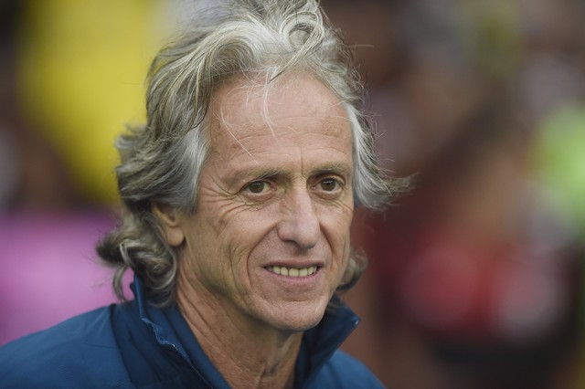 Jorge Jesus cita sonho da Champions, mas indica 'fico' no Flamengo