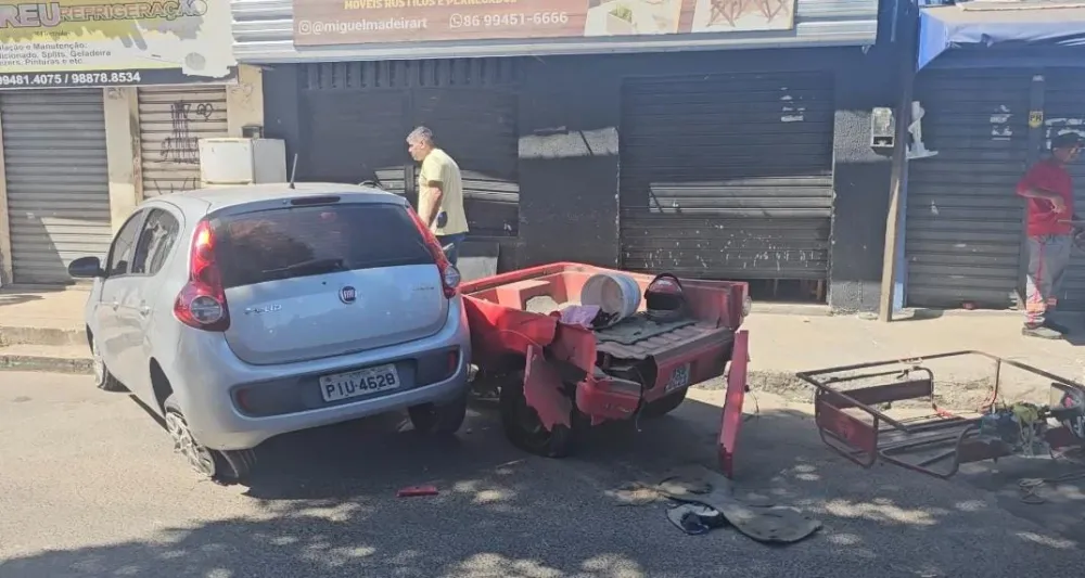 Carro usado na tentativa de assalto (Foto: Sthefany Prado)