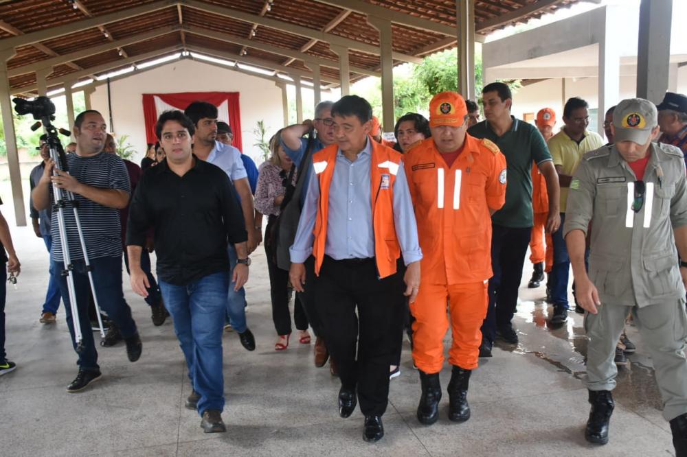 Governador visita áreas afetadas pelas chuvas em Piripiri e reforça ações emergenciais