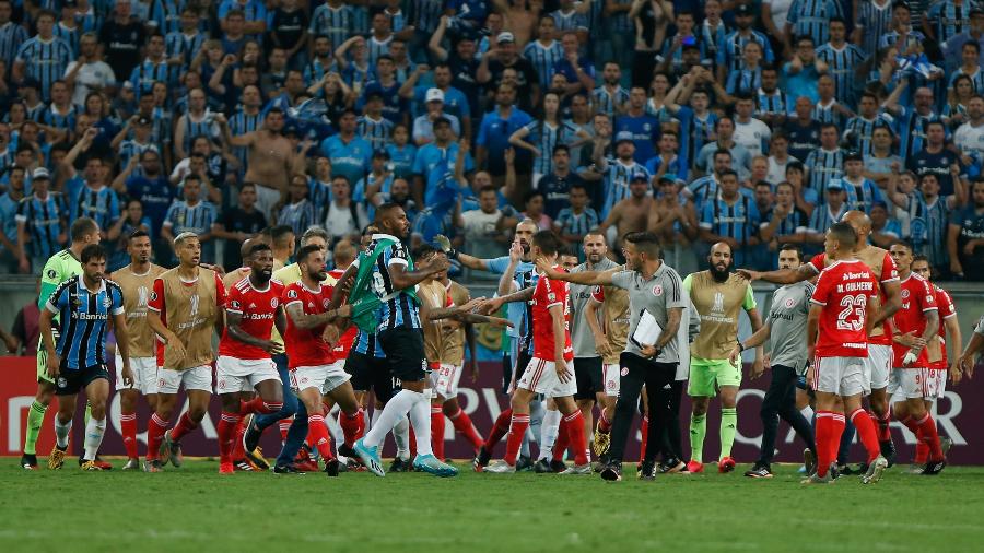 Com oito expulsões e briga generalizada, Grêmio e Inter ficam no 0 a 0 