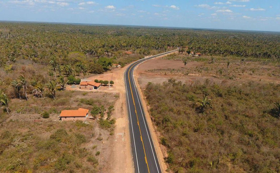 Trecho da BR 222 entre São João do Arraial e Matias Olímpio