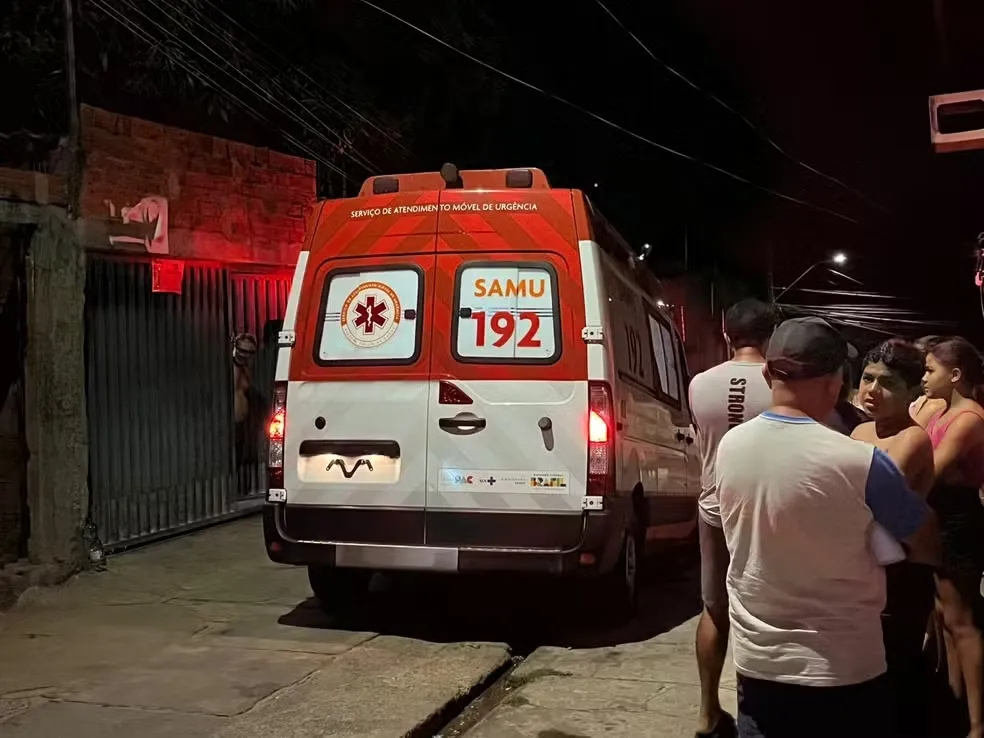 Ambulância do Samu acionada para homicídio na Zona Leste de Teresina — Foto: Gabriely Corrêa