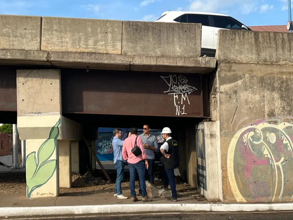 CREA-PI realiza fiscalização no elevado da Miguel Rosa e não descarta interdição. (Foto: Ravi Marques)