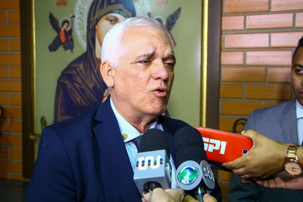 Themístocles Filho avalia suspender sessões plenárias na Alepi