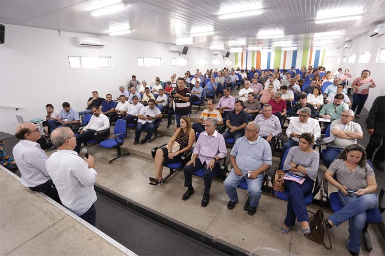 Firmino Filho suspende aulas em escolas municipais após reunião 