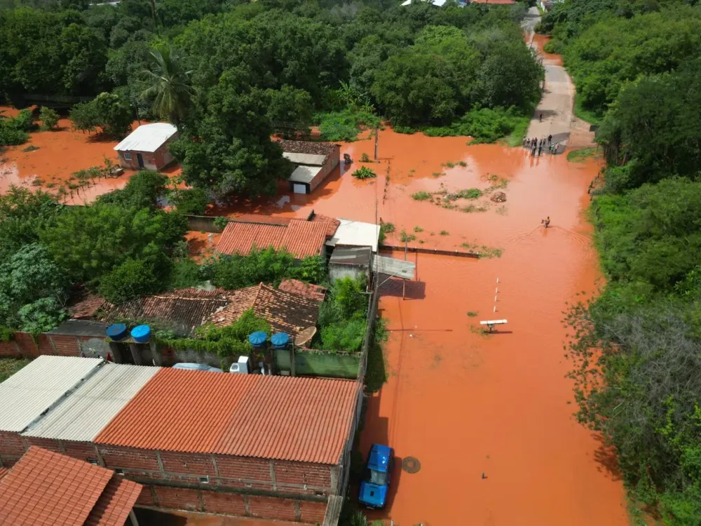 Chuva em Corrente do Piauí provoca prejuízos (Foto: reprodução)