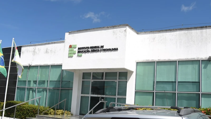 @ Assis Fernandes