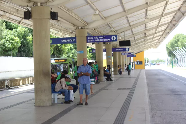 Com escolas e comércio fechados, circulação de passageiros nos ônibus reduz 55% em Teresina