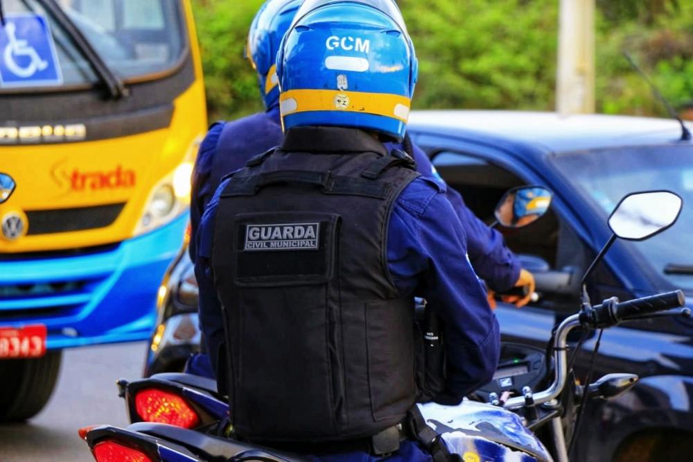 Homem tenta roubar arma e viatura da Guarda Municipal e acaba morto