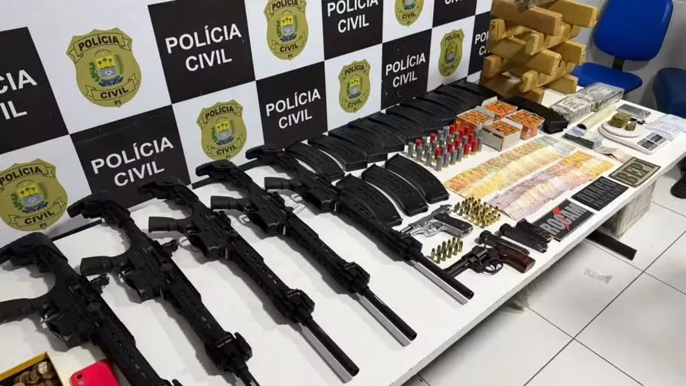 Mulher presa com drogas diz que precisa ver os filhos, PM vai até o local e encontra arsenal em casa no PI — Foto: Reprodução/SSP-PI