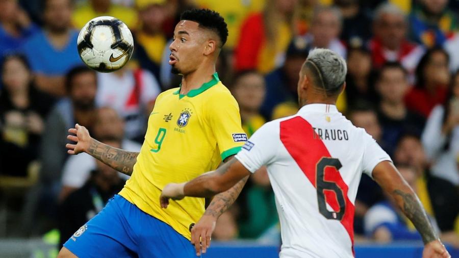 Operadora de TV paga entra na disputa com a Globo por Eliminatórias