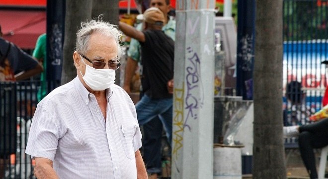 Teresina terá drive thru para vacinação de idosos dentro dos carros