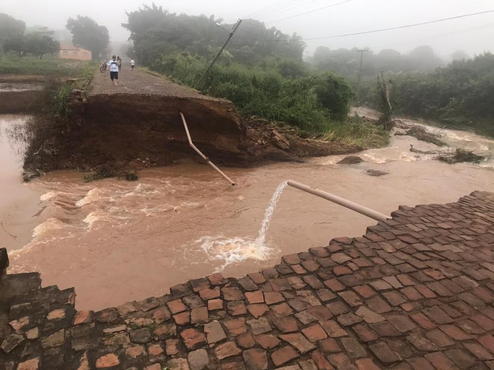  Barragem rompe e atinge várias famílias após forte chuva no Norte do Piauí 