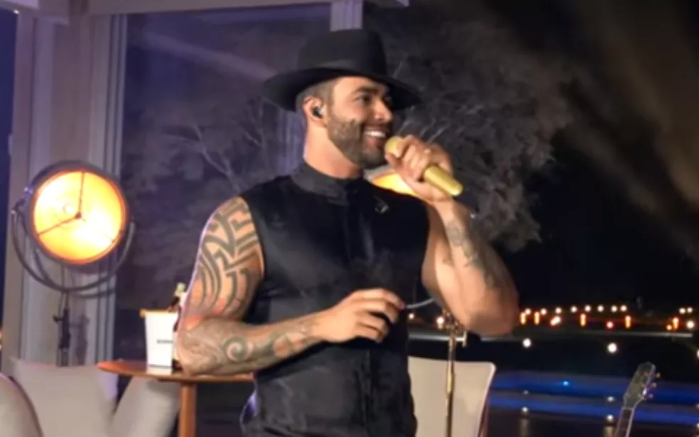 Gusttavo Lima faz show pela web e arrecada R$ 100 mil