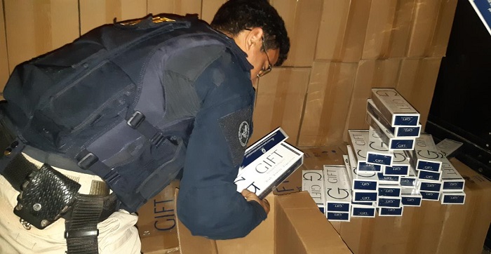 PRF apreende 115 mil maços de cigarros contrabandeados na BR-343