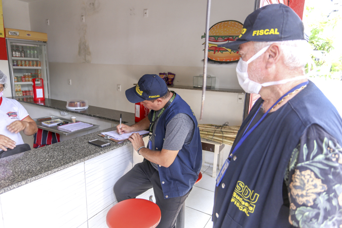 Fiscais registram TCO e lojistas podem ser multados em até R$ 3 mil