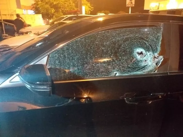 Criminosos disparam vários tiros contra carro de delegado em Floriano