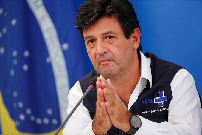 Mandetta diz que fica, mas que chegaram a limpar suas gavetas