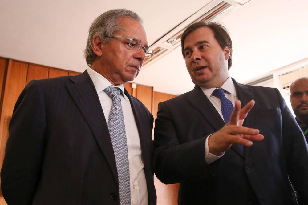 Com respaldo de Maia, Câmara tenta aprovar hoje pauta-bomba pró-estados 