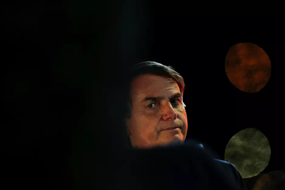Bolsonaro muda postuta e tenta romper isolamento político
