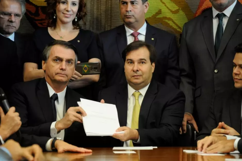 Bolsonaro acha que Rodrigo Maia ligou 