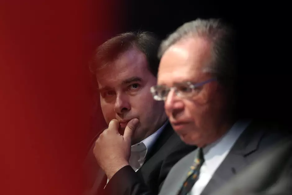  Socorro a Estados provoca rompimento de Maia e Guedes