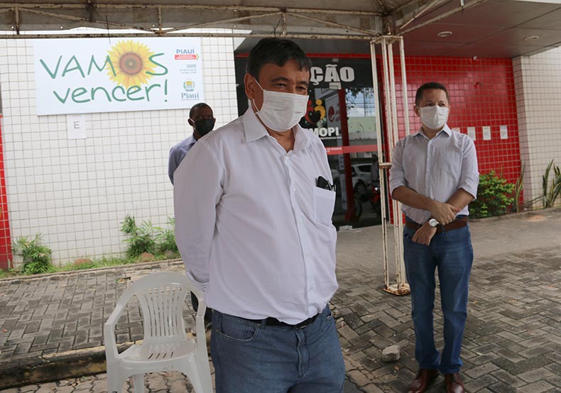 Governador vai tornar obrigatório uso de máscaras em ambientes públicos