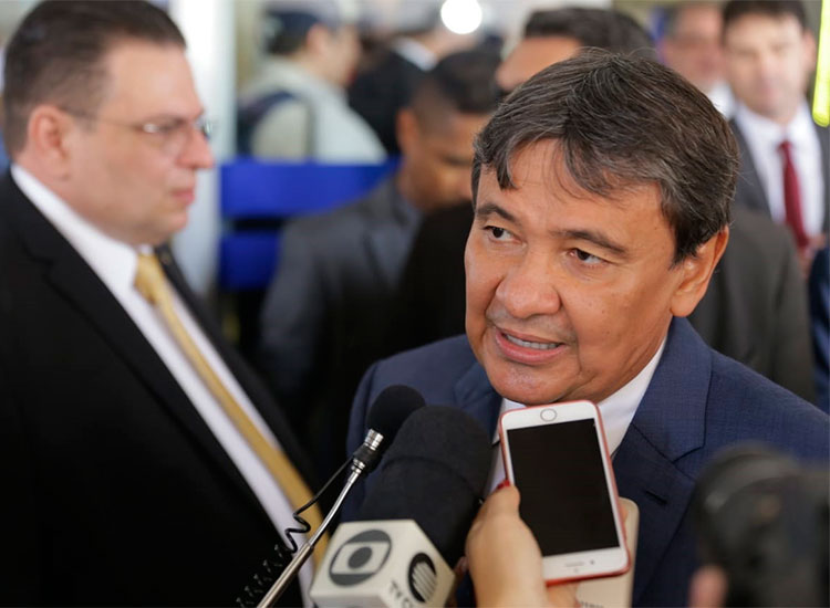  Governador afirma que vai levar proposta ao Papa Francisco no Vaticano 